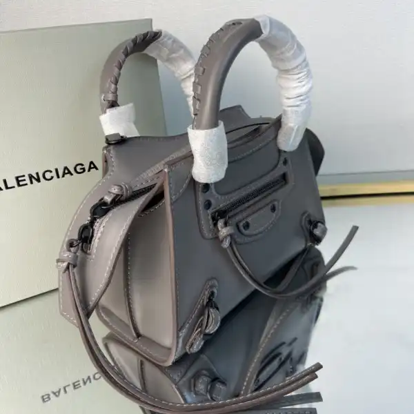 Bagsoffer BALENCIAGA NEO CLASSIC MINI TOP HANDLE BAG