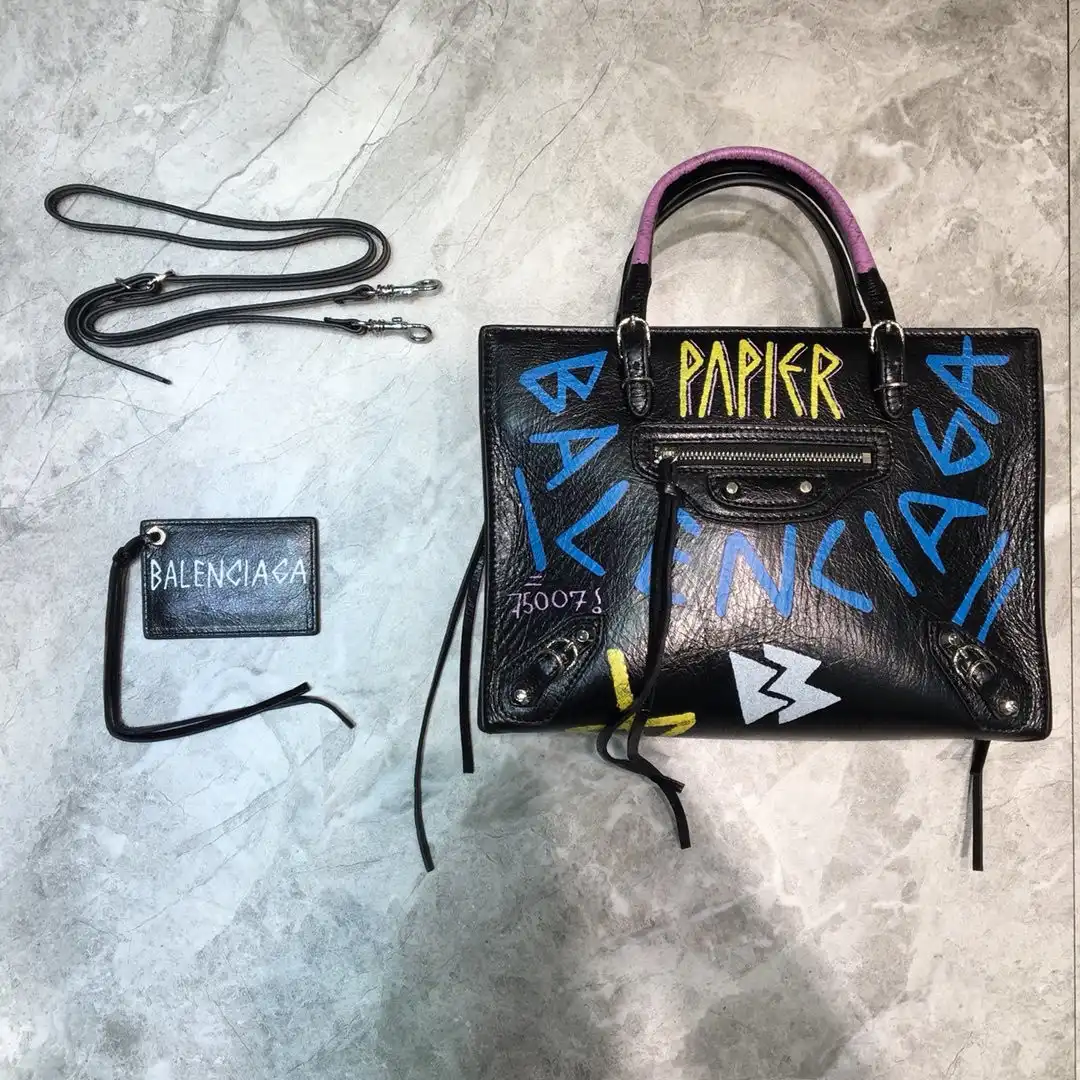 Frstbag ru BALENCIAGA CHANELASSIC CITY GRAFFITI