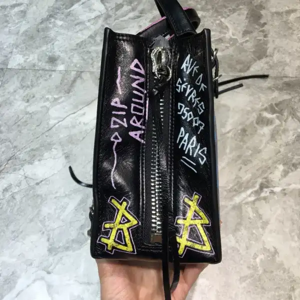 Frstbag ru BALENCIAGA CHANELASSIC CITY GRAFFITI