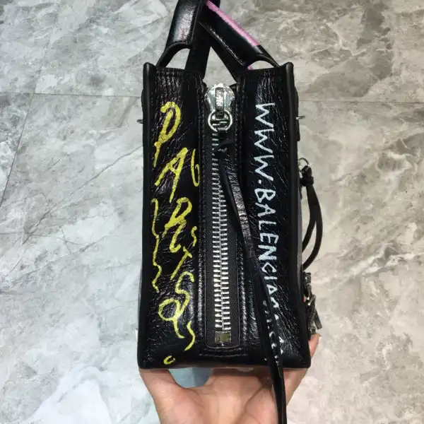 Bagsoffer BALENCIAGA CLASSIC CITY GRAFFITI