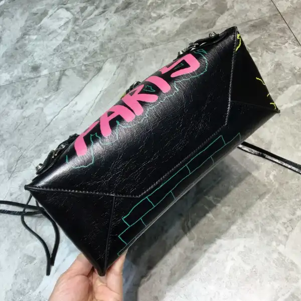 Frstbag ru BALENCIAGA CHANELASSIC CITY GRAFFITI