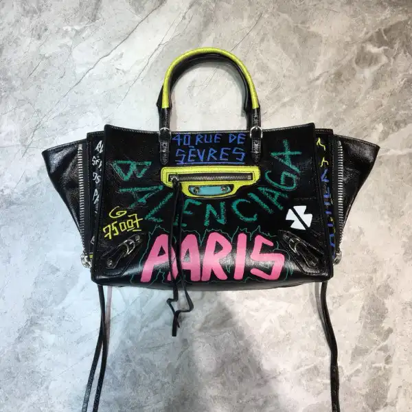 Frstbag ru BALENCIAGA CHANELASSIC CITY GRAFFITI