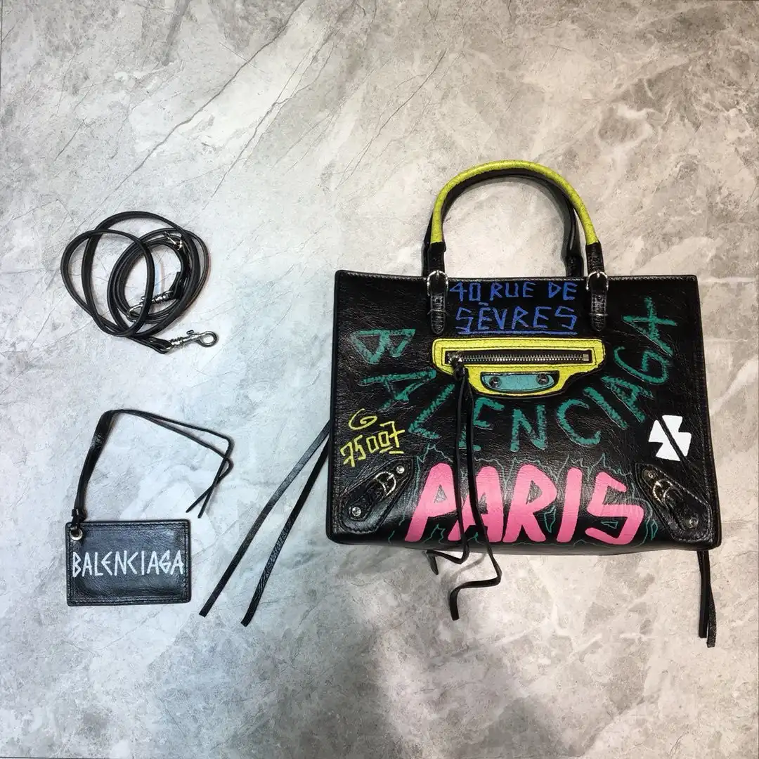 Frstbag ru BALENCIAGA CHANELASSIC CITY GRAFFITI