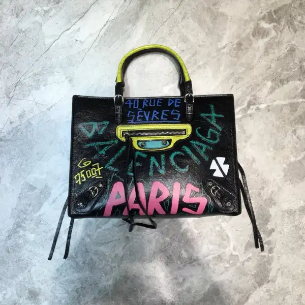 Frstbag ru BALENCIAGA CHANELASSIC CITY GRAFFITI