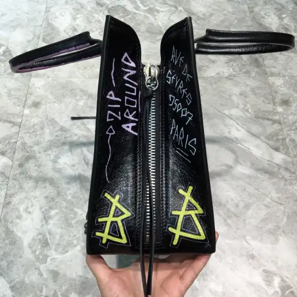 Bagsoffer BALENCIAGA CLASSIC CITY GRAFFITI