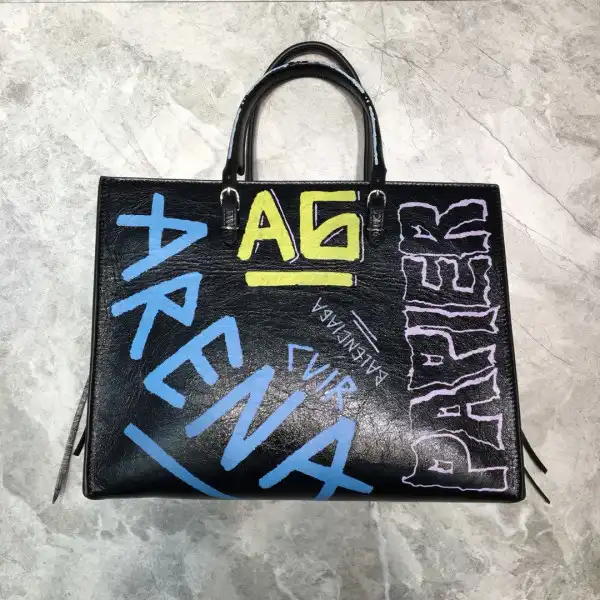 First bag ru BALENCIAGA CHANELASSIC CITY GRAFFITI