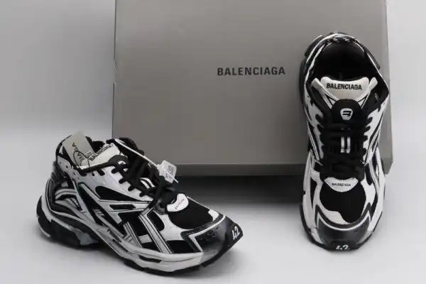 First bag ru BALENCIAGA RUNNER SNEAKER