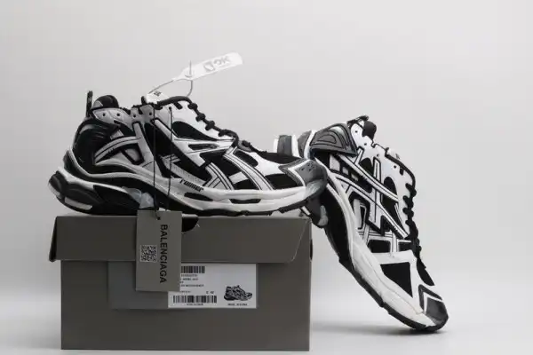 Frstbag ru BALENCIAGA RUNNER SNEAKER