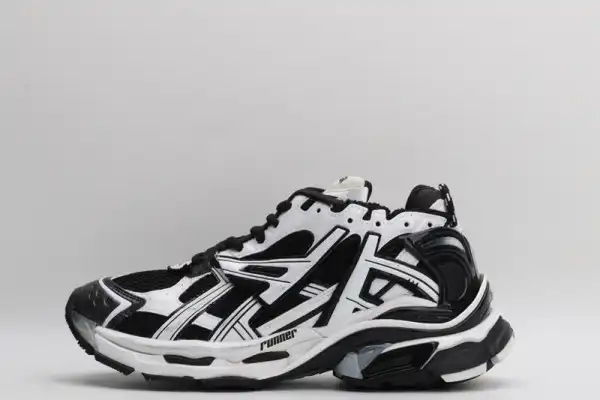 Frstbag ru BALENCIAGA RUNNER SNEAKER