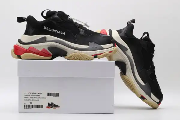 BALENCIAGA TRIPLE S