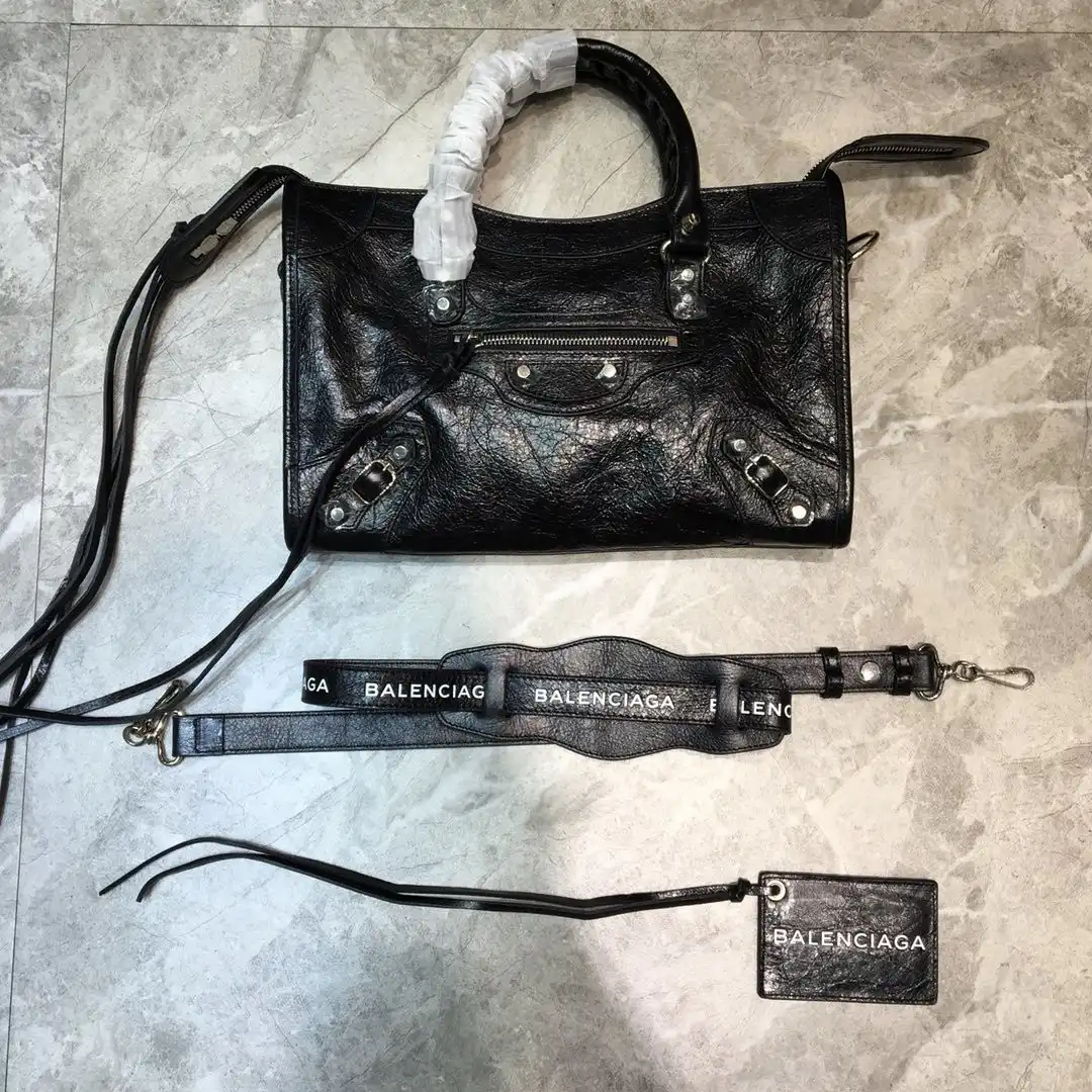 First bag ru BALENCIAGA CHANELASSIC CITY