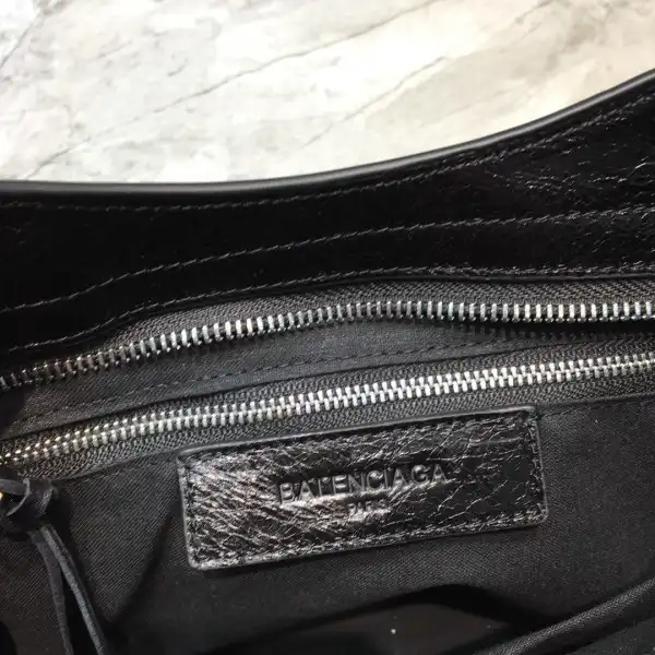 First bag ru BALENCIAGA CHANELASSIC CITY