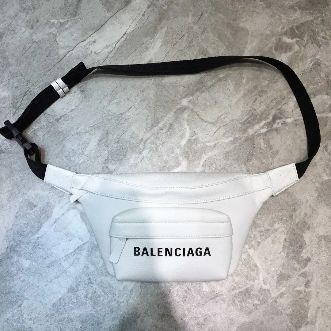 Firstbag Ru BALENCIAGA EVERYDAY BELTPACK