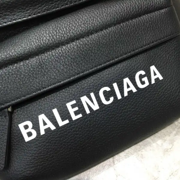 BALENCIAGA EVERYDAY BELTPACK