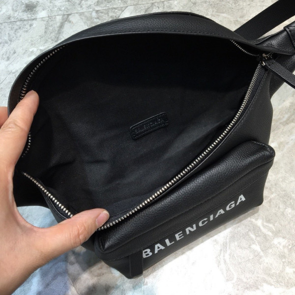 HOT SALE BALENCIAGA EVERYDAY BELTPACK