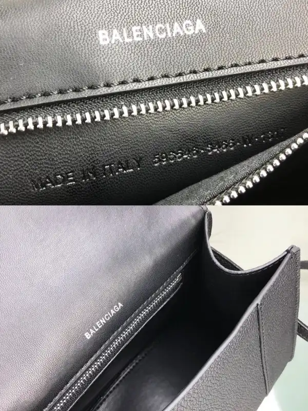 First bag ru BALENCIAGA HOURGLASS SMALL TOP HANDLE BAG