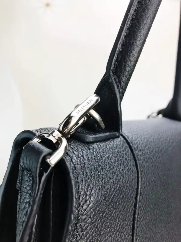 Yupoo bagsoffer BALENCIAGA HOURGLASS SMALL TOP HANDLE BAG