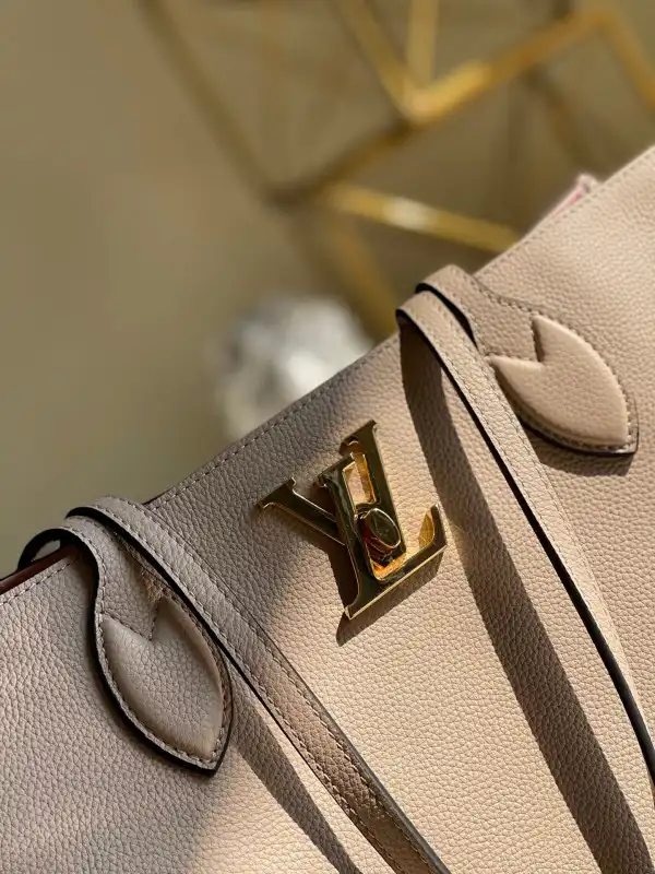 Bagsoffer LOUIS VUITTON LOCKME SHOPPER