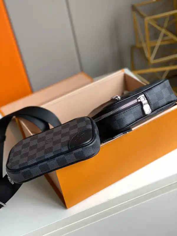 Frstbag ru LOUIS VUITTON SCOTT MESSENGER