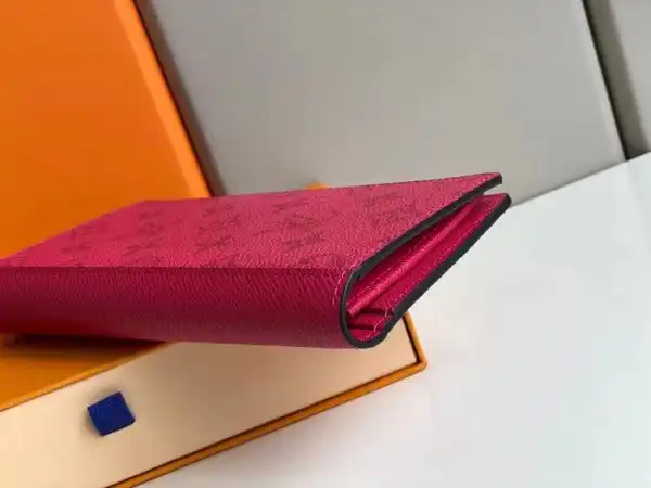 First bag ru LOUIS VUITTON BRAZZA WALLET