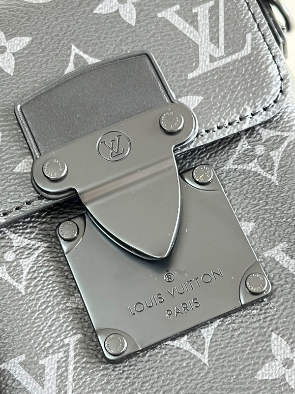 LOUIS VUITTON S-LOCK VERTICAL WEARABLE WALLET