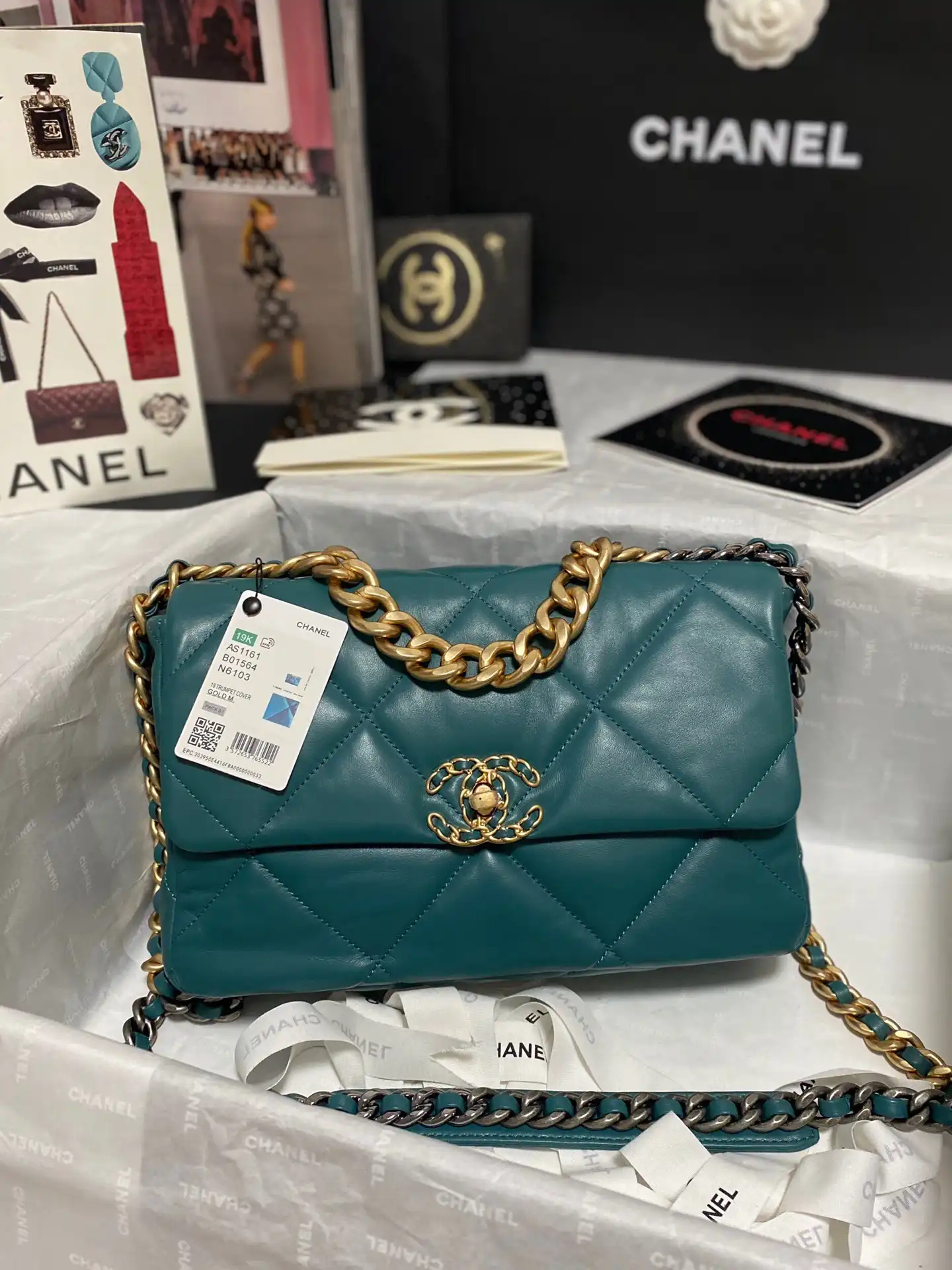 First bag ru CHANEL 19 FLAP BAG