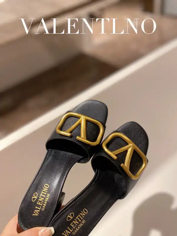 Bagsoffer yupoo VALENTINO VLOGO SIGNATURE SLIDE SANDAL