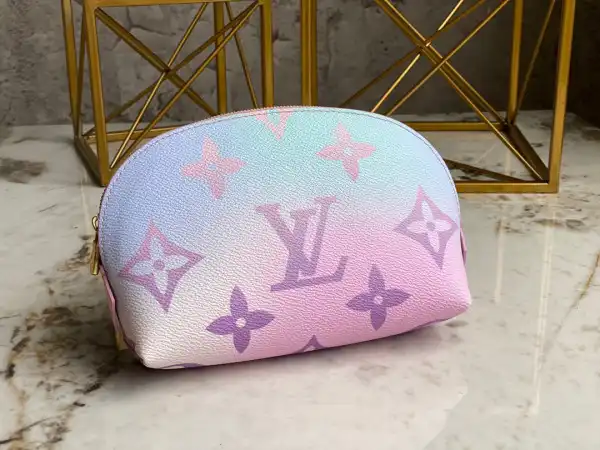 TO Louis Vuitton COSMETIC POUCH