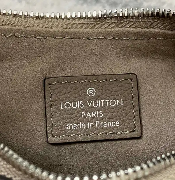 First bag ru LOUIS VUITTON WHY KNOT PM