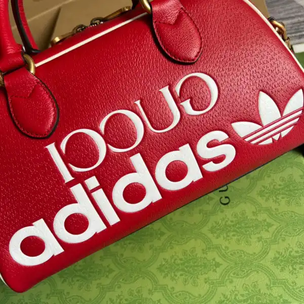 Yupoo bagsoffer Adidas x Gucci mini duffle bag