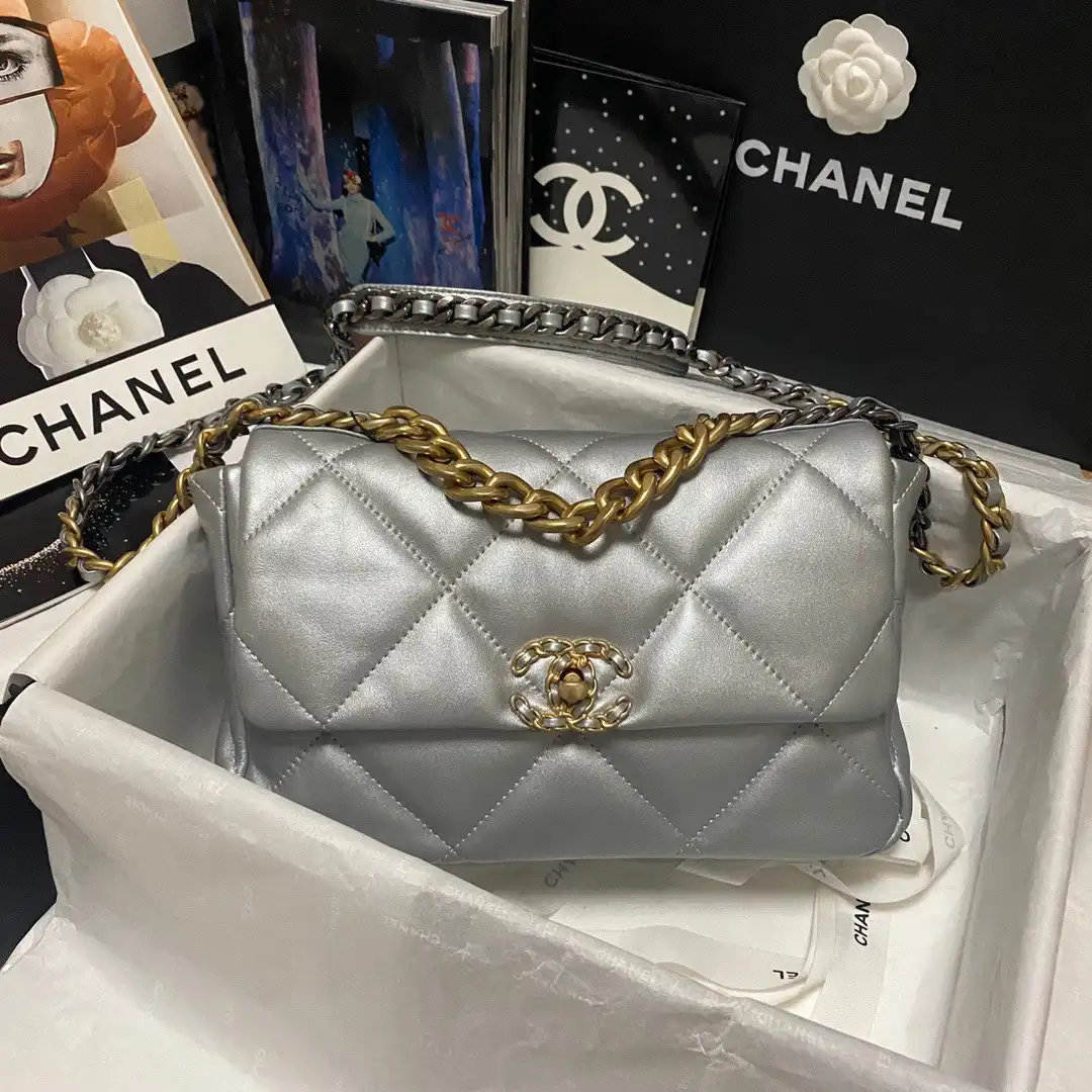 CHANEL 19 FLAP BAG