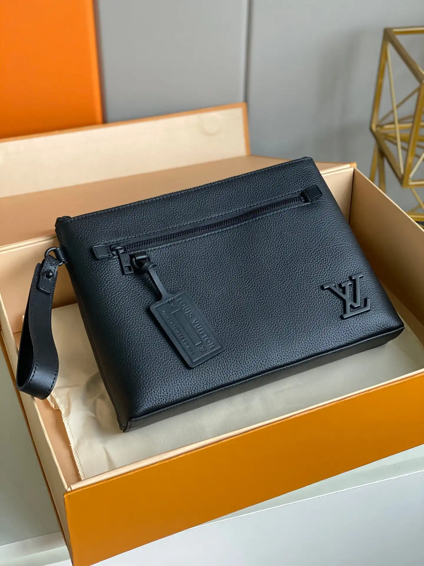 First bag ru LOUIS VUITTON IPAD POUCH