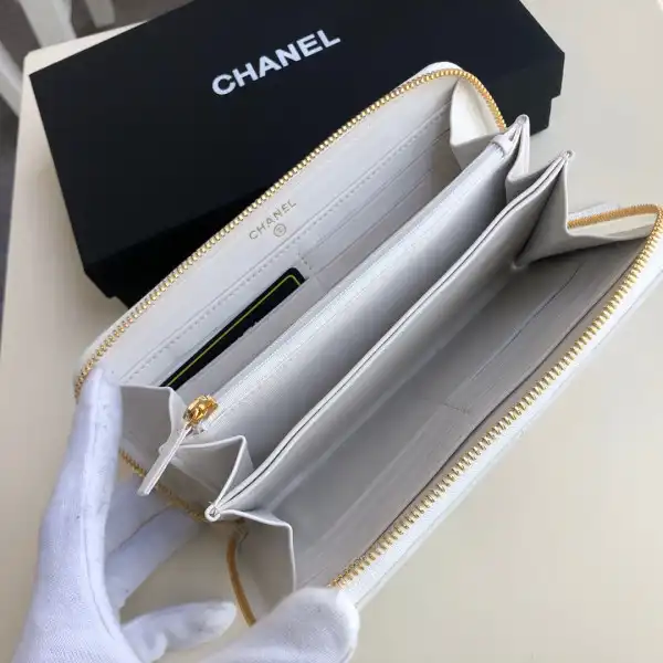 CHANEL 19 ZIPPED WALLET