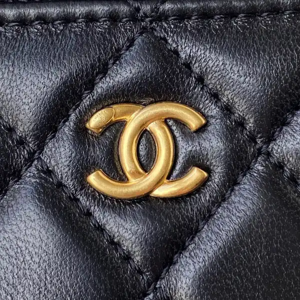 CHANEL CHANELUTCH WITH CHAIN