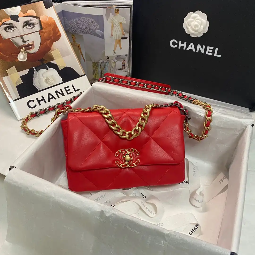 CHANEL 19 FLAP BAG