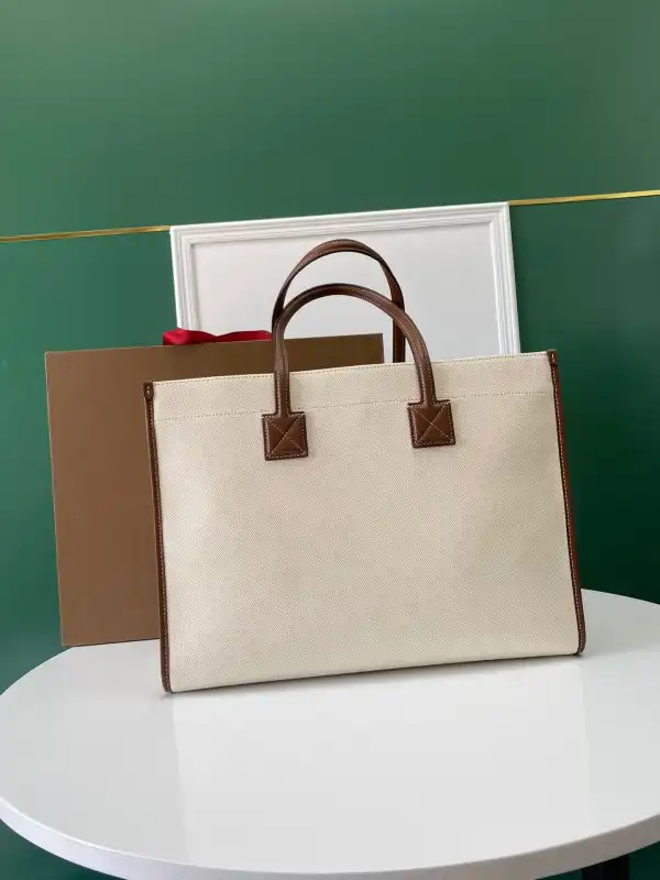 BURBERRY MEDIUM Freya TOTE