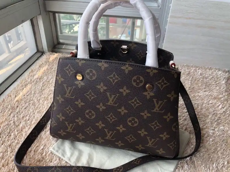 Frstbag ru Louis Vuitton MONTAIGNE BB