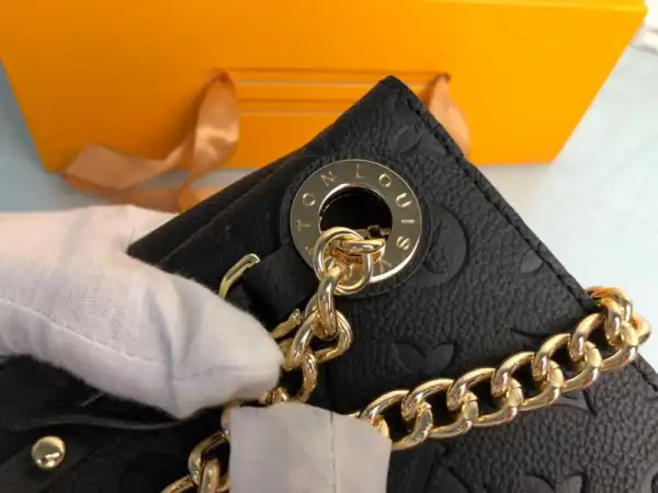 First Bag Ru Louis Vuitton SURENE MM