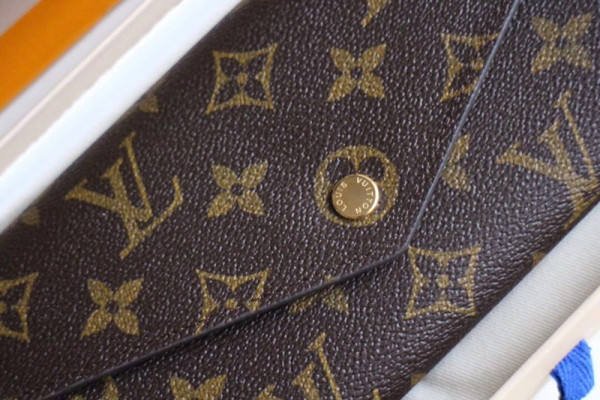 LOUIS VUITTON SARAH WALLET