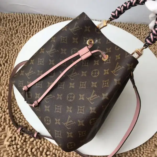 First bag ru LOUIS VUITTON NÉONOÉ