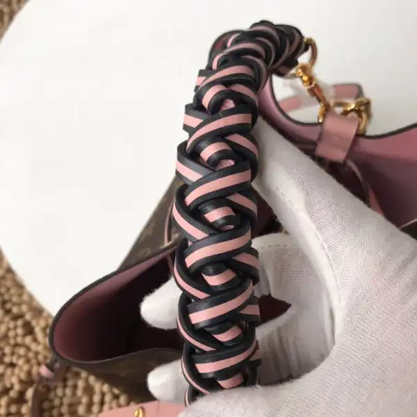 LOUIS VUITTON NÉONOÉ