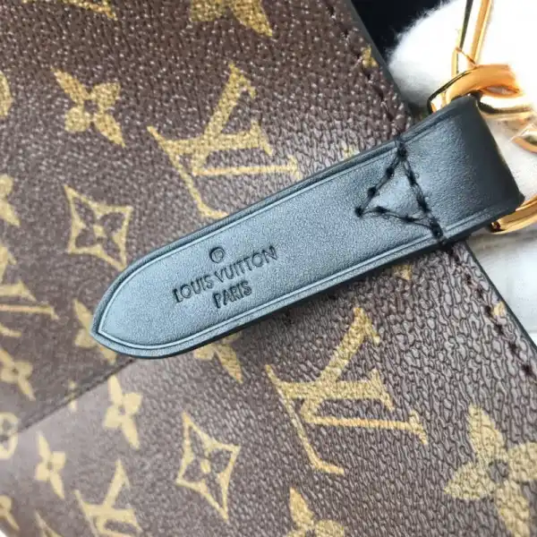 LOUIS VUITTON NÉONOÉ