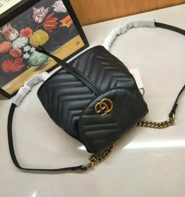 Frstbag ru Gucci GG Marmont matelassé backpack 528129