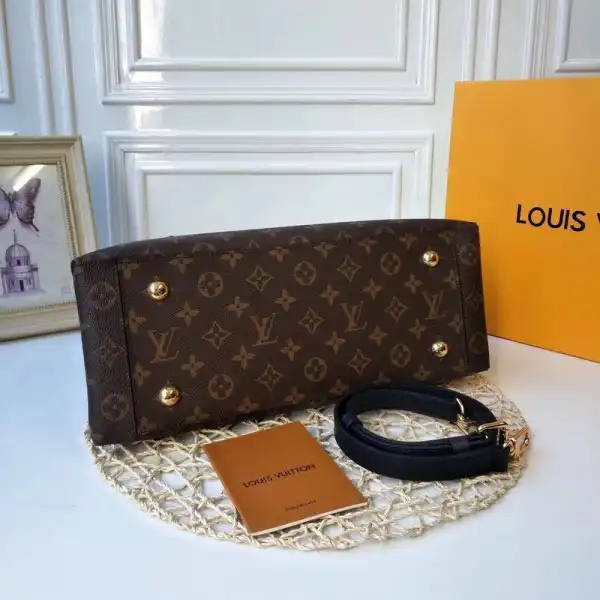 First bag ru Louis Vuitton FLOWER TOTE