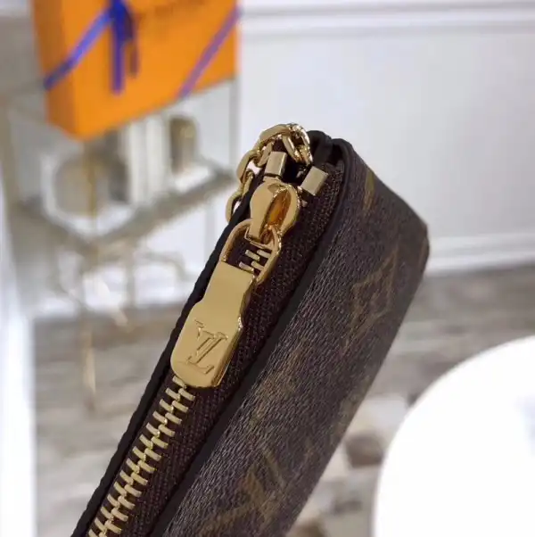 First bag ru Gucci GG Marmont Matelassé Leather Belt Bag