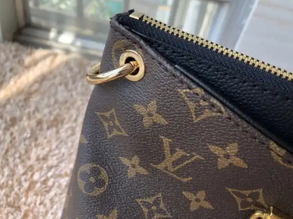 First bag ru Louis Vuitton PALLAS