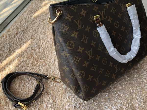 Louis Vuitton PALLAS