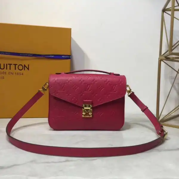 First bag ru Louis Vuitton Pochette Metis