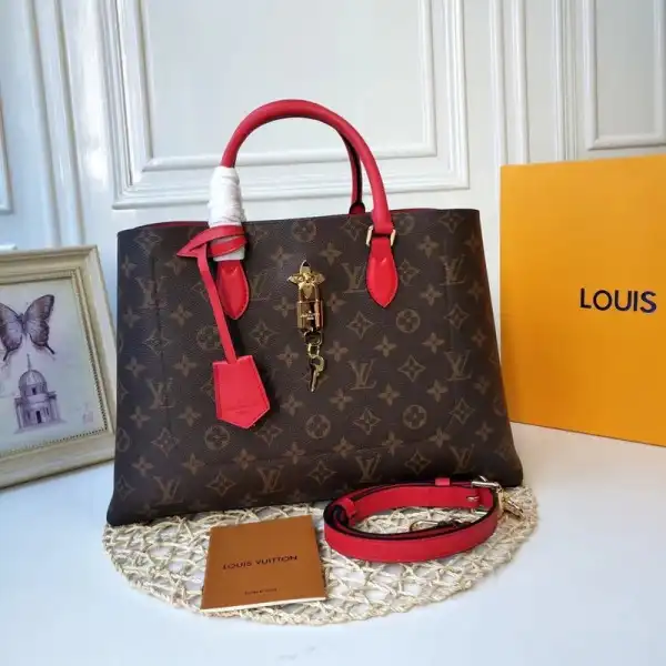 First bag ru Louis Vuitton FLOWER TOTE