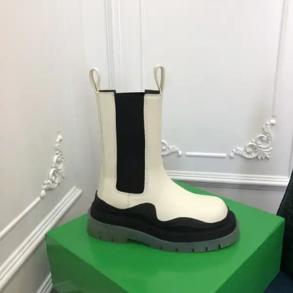 BOTTEGA VENETA TIRE